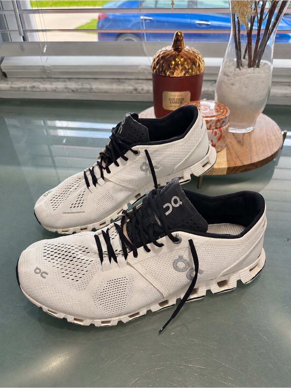 On Running Cloud Swiss Engineering Men’s 8.5 White Black Sneakers Running Shoes